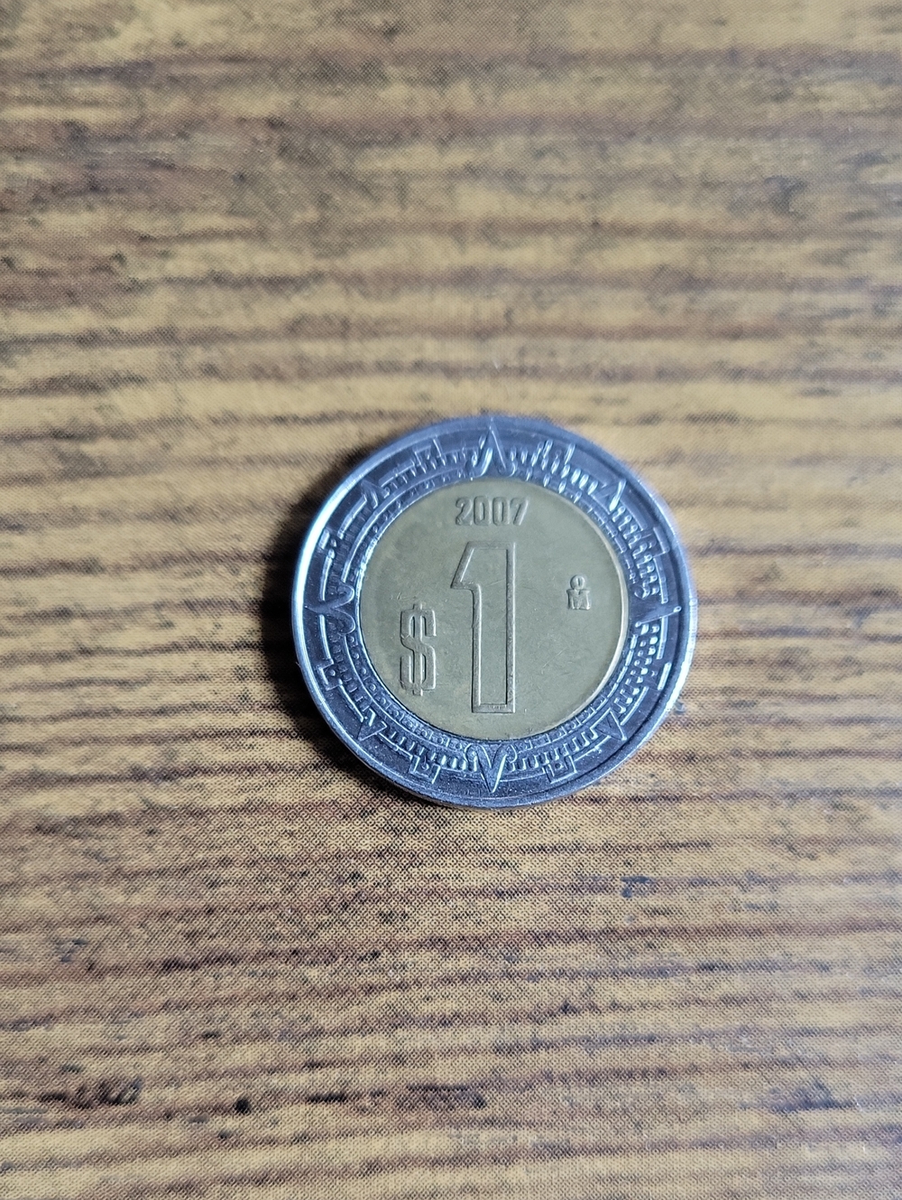 2007 Mexican 1 Neuvo Peso Coin- Gold & Silver Tones